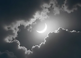 دانلود 40 فوتیج ماه در آسمان شب